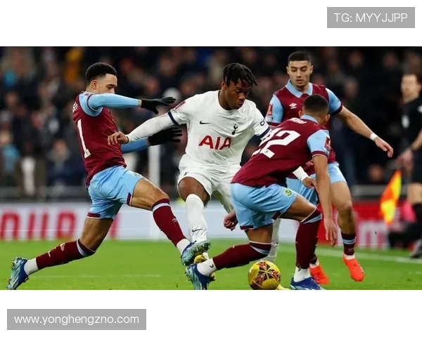 马丁内利手势挑衅遭绝平狼队1比1平