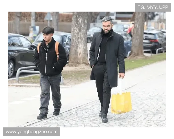 拜仁17岁边锋卡多佐首次入选一线队